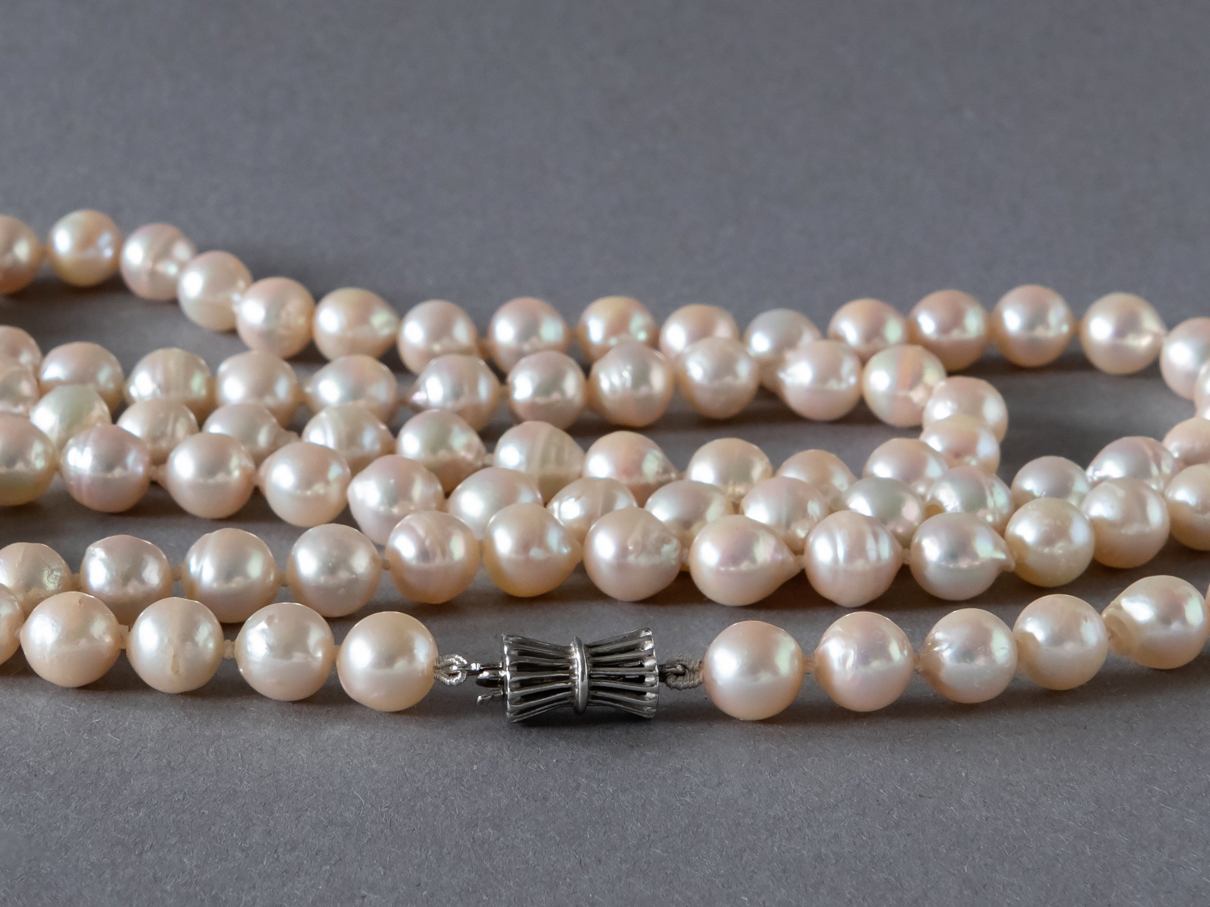 Cultured baroque pearl necklace with silver clasp